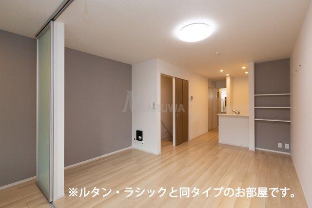 【居間・リビング】 | エターナル　ヴィレッジⅡ | 居間です